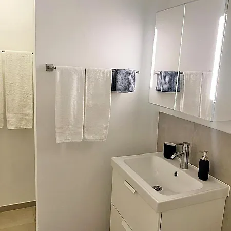 Gemuetlich-zentral, 30m2, Mit Parkplatz - A212 *