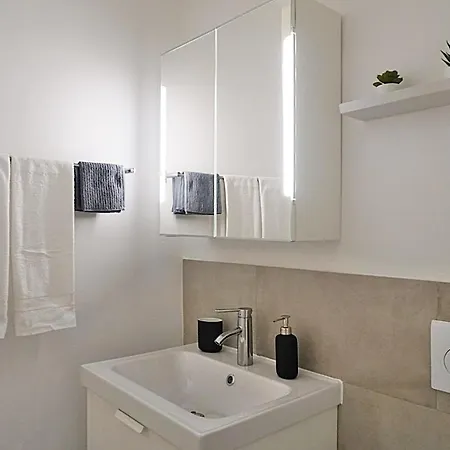 Gemuetlich-zentral, 30m2, Mit Parkplatz - A212 Apartment